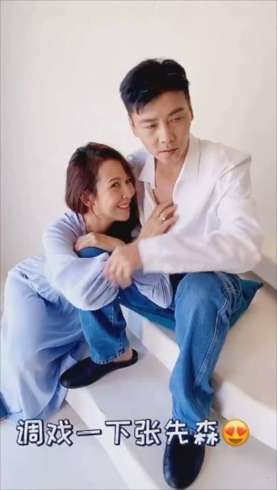 湖北女子地铁上傻笑向乘客吐口水！此女子的行为是否已经违法了？游戏画面